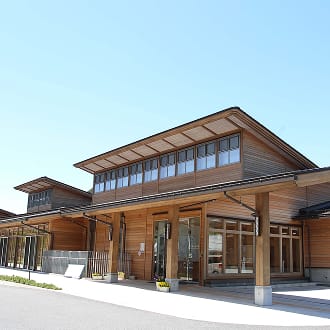 西粟倉村役場および、あわくら会館（2022年竣工）