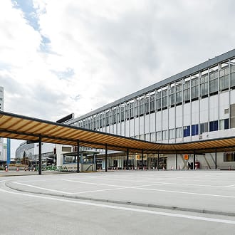 某主要駅前改修工事（2023年建築開始（完成は2027年予定））